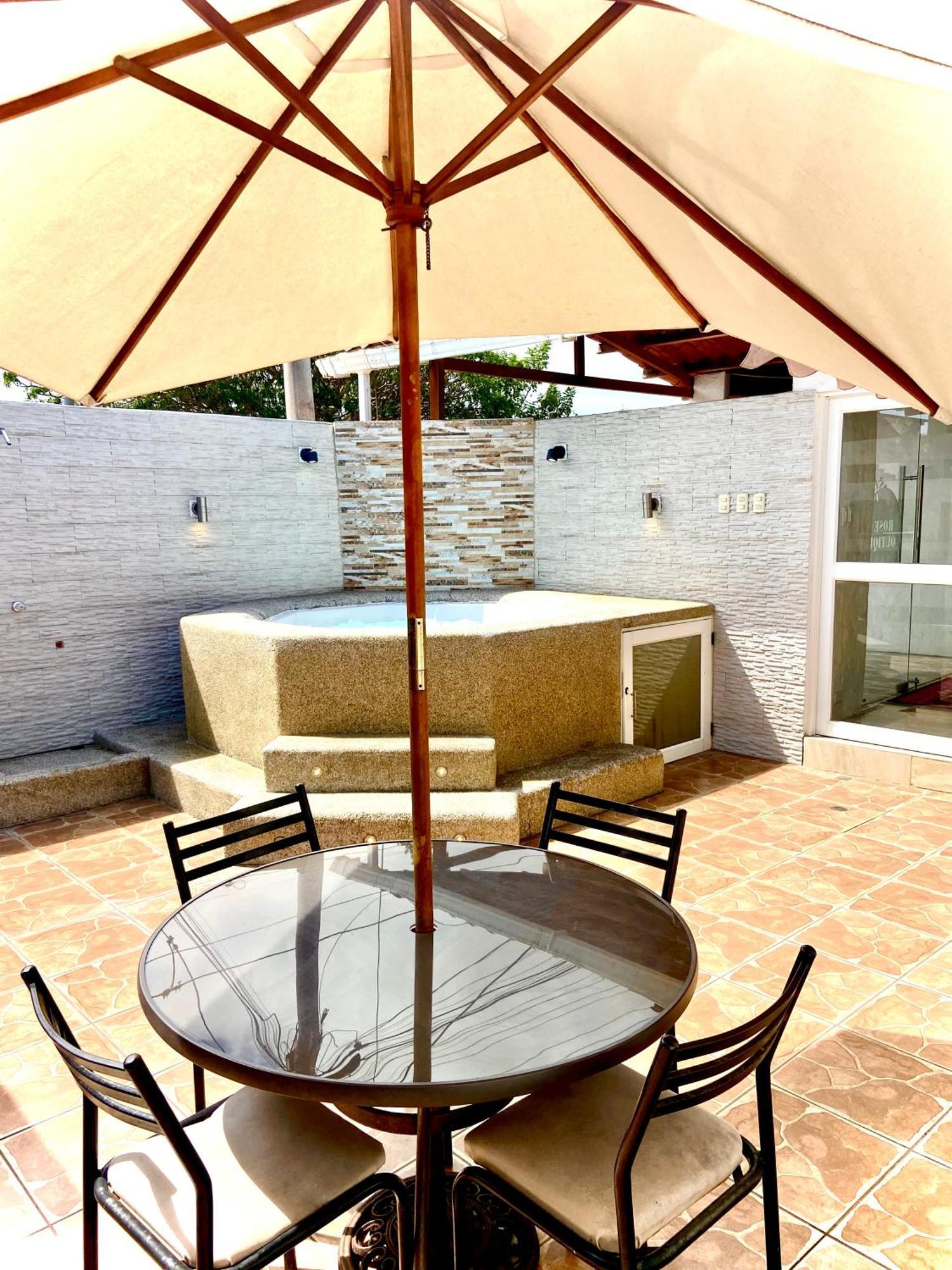 Zurisadai Hotell Puerto Ayora  Exteriör bild