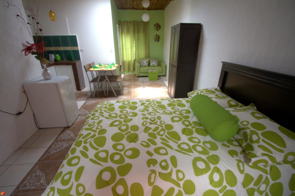 Zurisadai Hotell Puerto Ayora  Exteriör bild