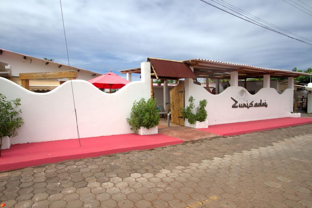 Zurisadai Hotell Puerto Ayora  Exteriör bild