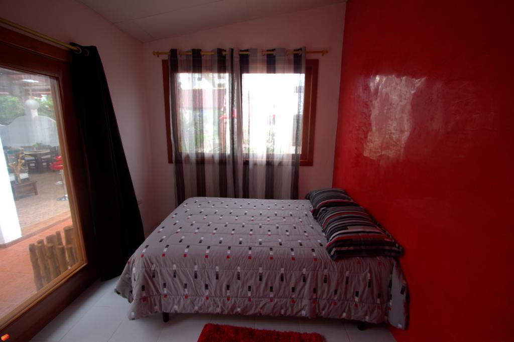 Zurisadai Hotell Puerto Ayora  Exteriör bild