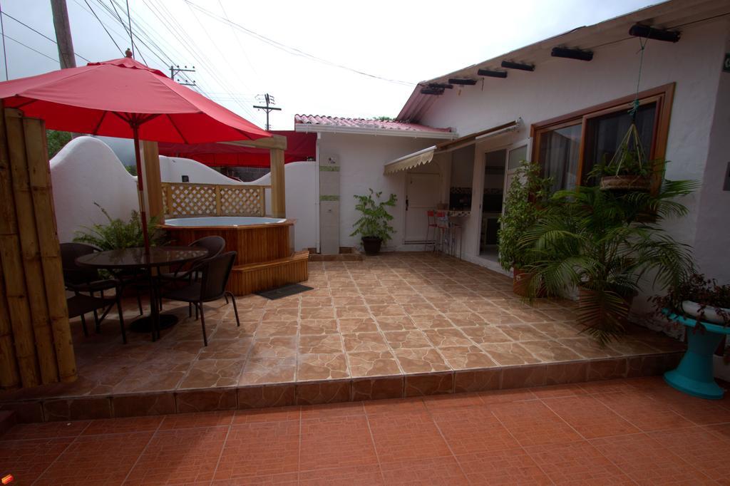 Zurisadai Hotell Puerto Ayora  Exteriör bild