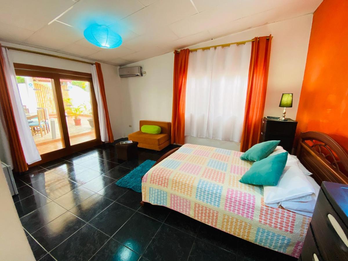 Zurisadai Hotell Puerto Ayora  Exteriör bild