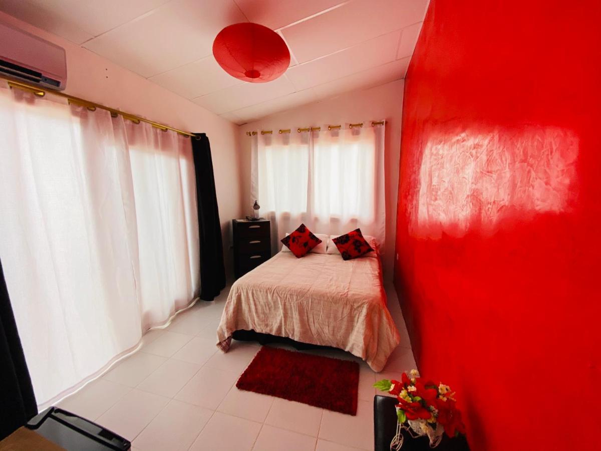 Zurisadai Hotell Puerto Ayora  Exteriör bild