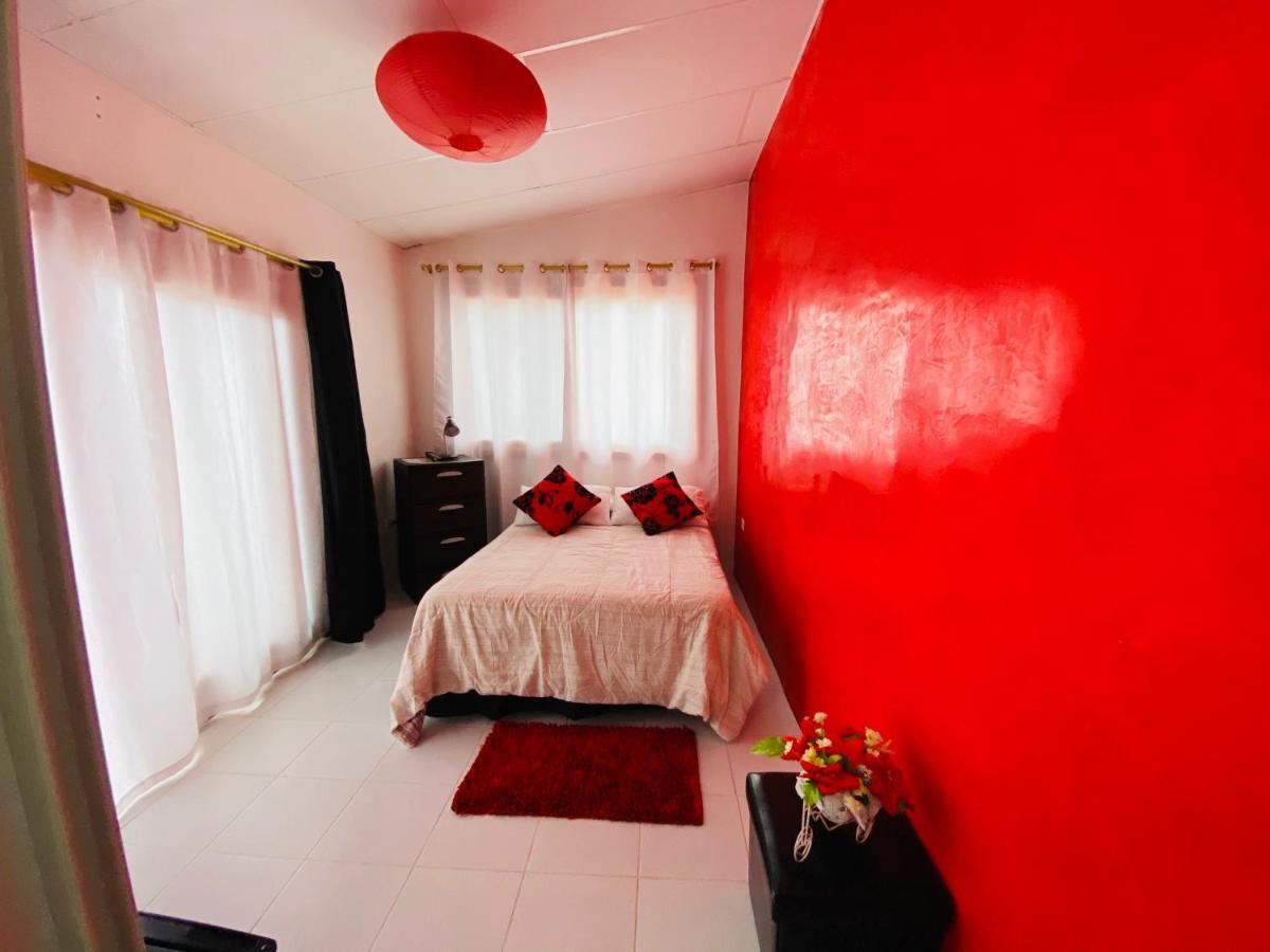 Zurisadai Hotell Puerto Ayora  Exteriör bild